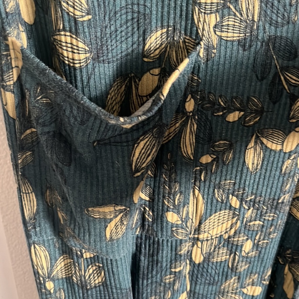 Cardigan - Picture 2 of 4